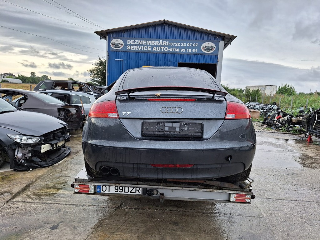 Stop ceata bara spate Audi TT 2007-2010 cod: 8J0945703