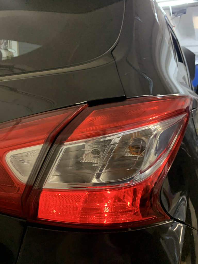Stop dreapta aripa Nissan Pulsar 1.2 Benzina 2015, -