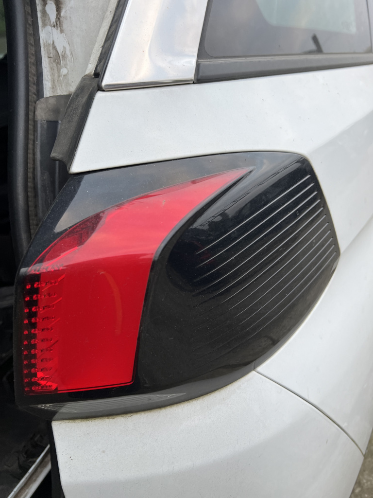 Stop dreapta aripa Peugeot 5008 1.5 Motorina 2019