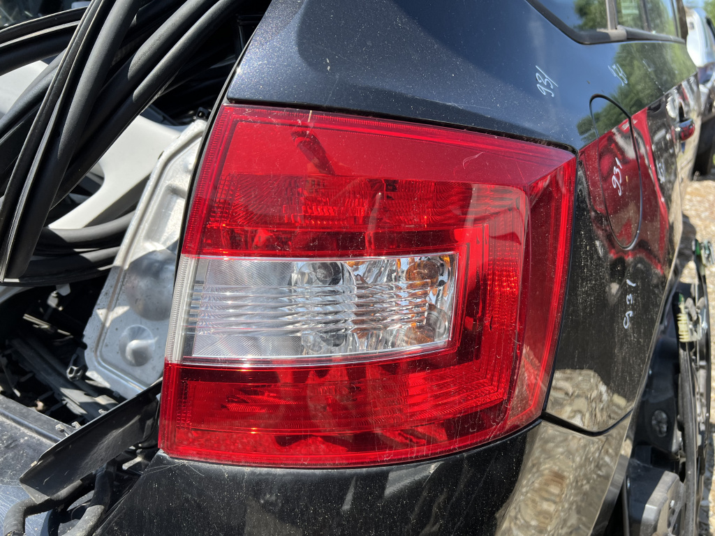 Stop dreapta aripa Skoda Rapid Spaceback 1.6 Motorina 2016, CU DEFECT / 5JJ945112