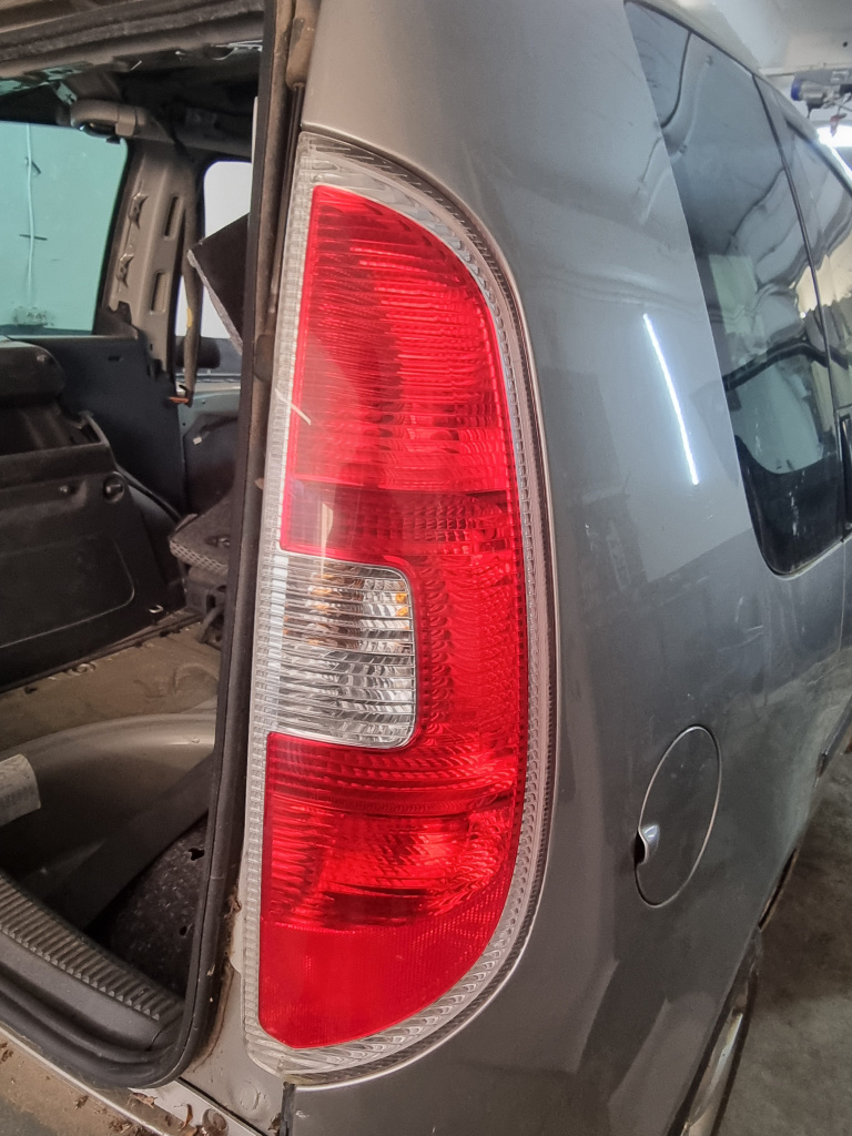 Stop dreapta aripa Skoda Roomster 2011