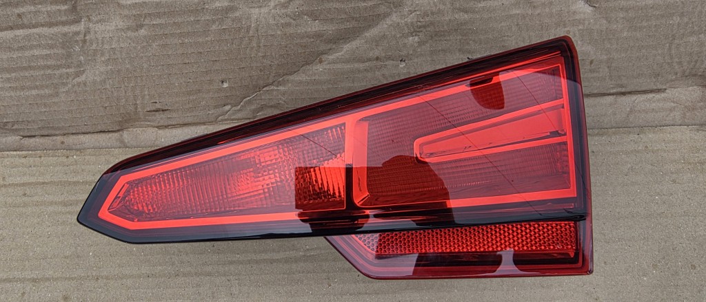 Stop dreapta capota portbagaj Audi A4 B9 8W sedan 2016 2017 2018 2019