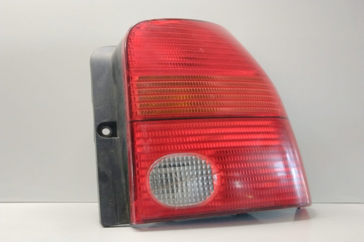 Stop dreapta cu fisura, cu soclu D38020748 Seat Arosa [facelift] [2000 - 2004]