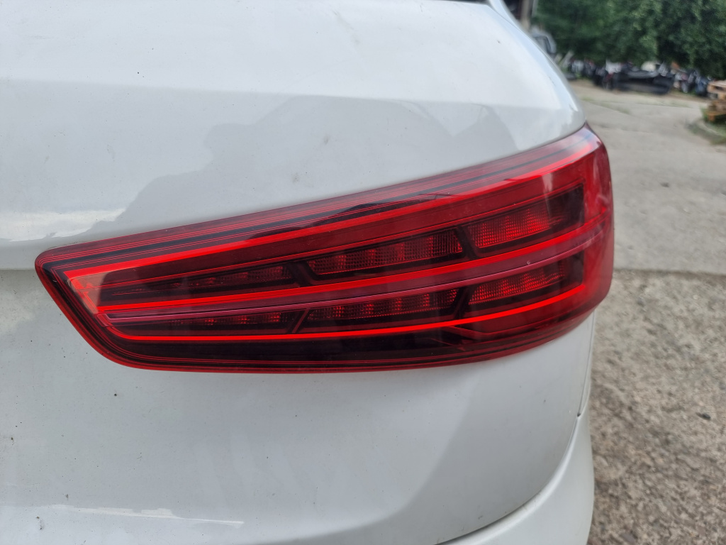 Stop dreapta haion Audi Q3 - Motorina 2015, LED / 8U0945094M
