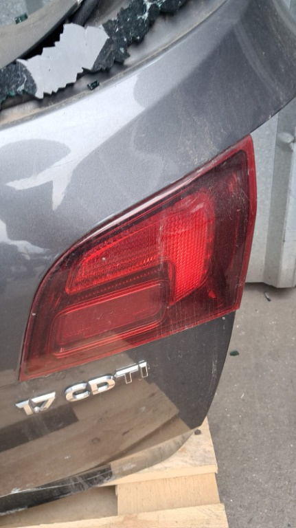 Stop dreapta haion Opel Astra J combi an 2011