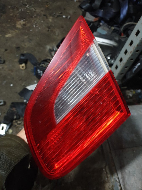 Stop Dreapta Haion Skoda Superb II cod 3T5945094