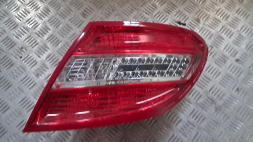 Stop dreapta Mercedes C-Klass W204 1.8 cod motor M271950,an 2008 cod A2048202064 R
