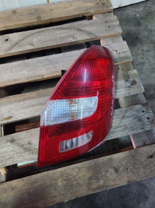 Stop dreapta Skoda Fabia 2 1.2TSI combi an de fabricatie 2011 Cod : 5J6945096