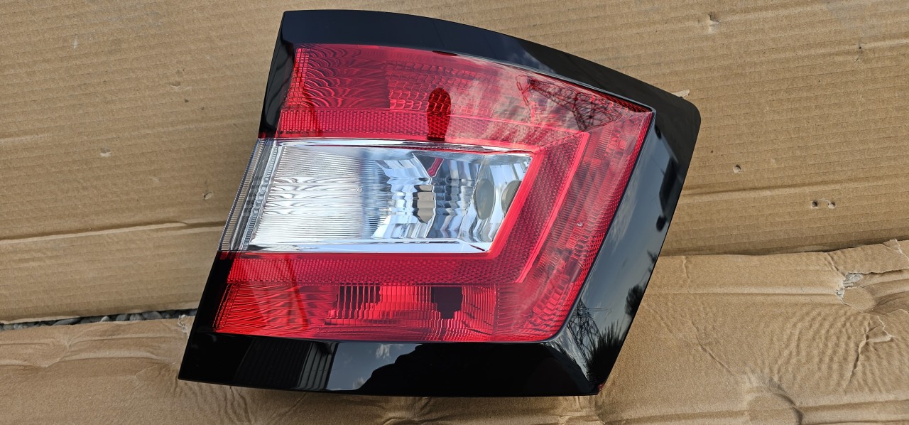 Stop dreapta Skoda Fabia 3 6V combi / Break 2015 2016 2017 2018