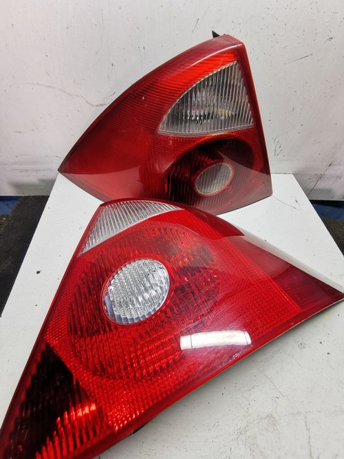 Stop Ford Mondeo 3 mk3 tripla stanga dreapta lampa spate berlina hatchback sedan break