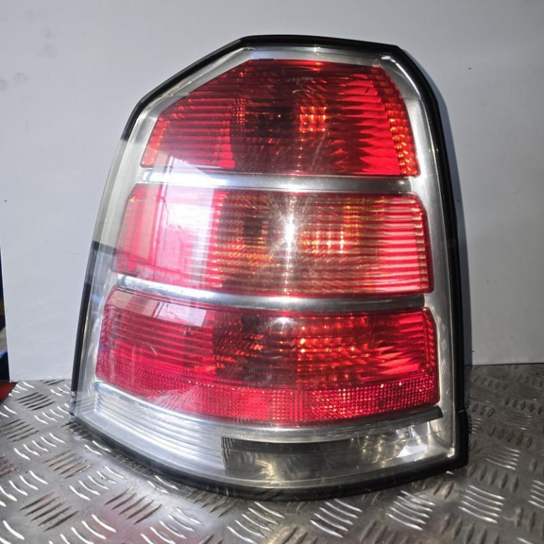 Stop haion / portbagaj stanga Opel Zafira B 2005->