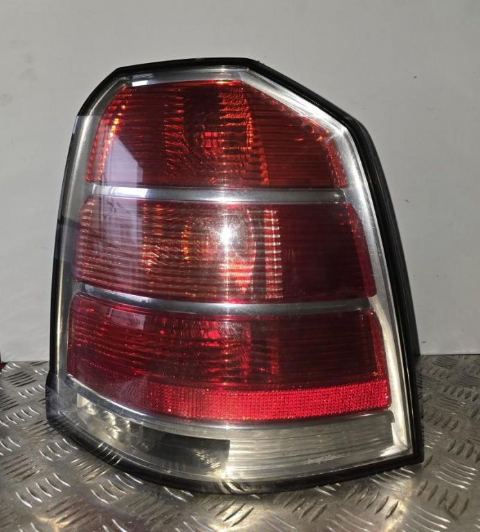 Stop haion / portbagaj stanga Opel Zafira B 2005->