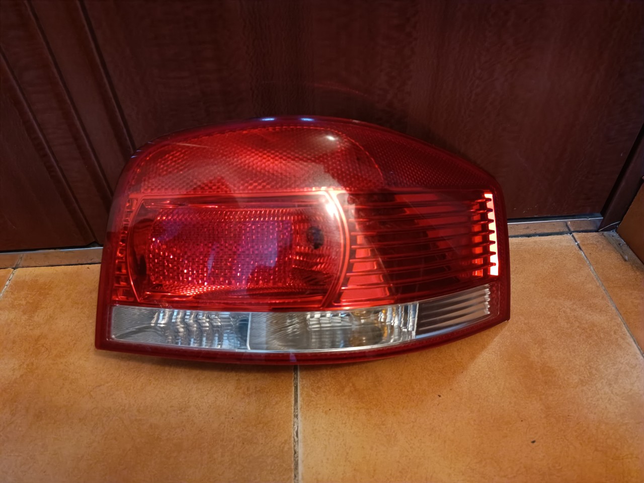 Stop lampa spate dreapta audi A3 8P 8p0945096021s cu soclu complet