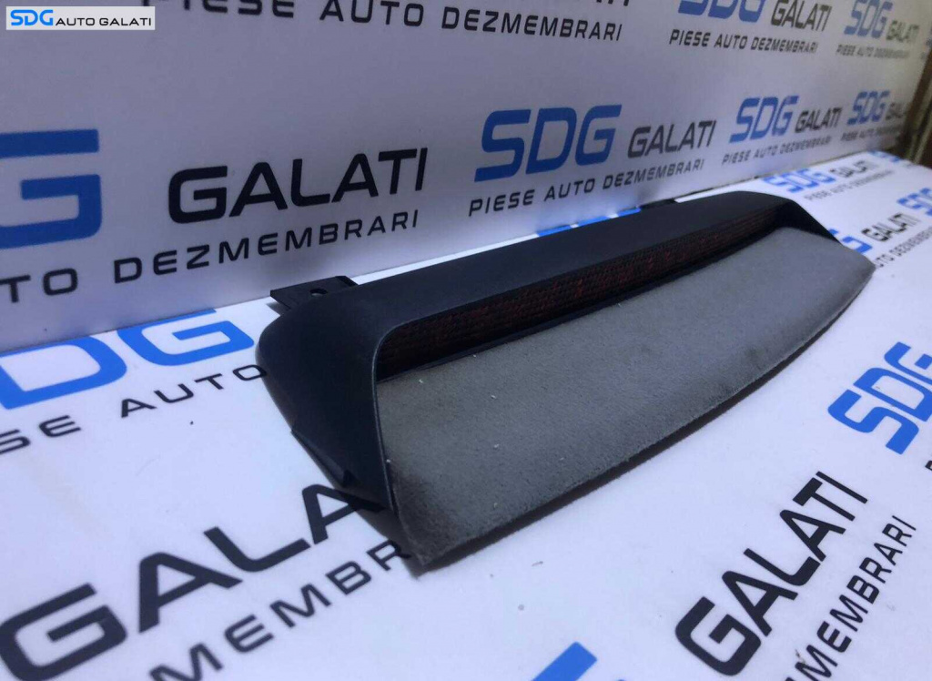 Stop Lampa Tripla Central Auxiliar Volkswagen Bora Sedan Berlina 1998 – 2005 Cod 1J5945135C 1J5945121C [D0251]