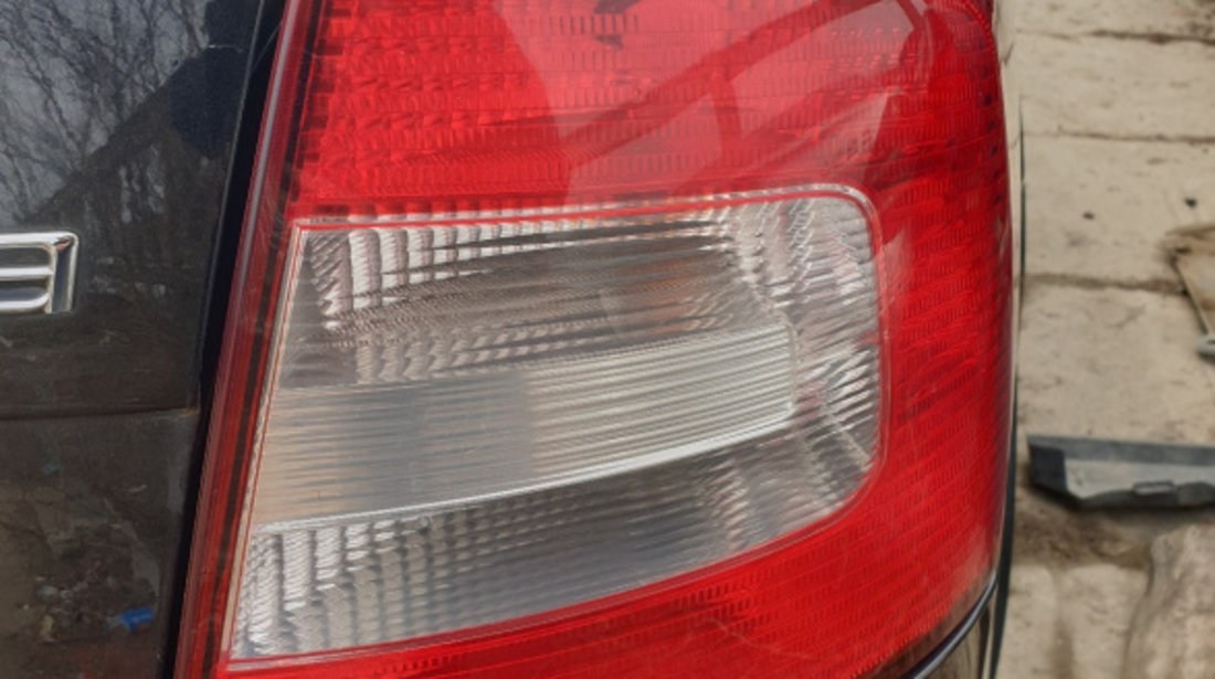 Stop Lampa Tripla Dreapta de pe Aripa Caroserie Skoda Octavia 2 Hatchback Facelift 2008 - 2013 [C4103]