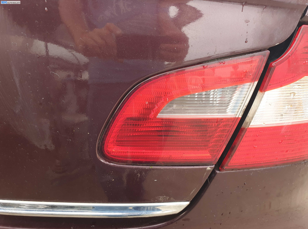 Stop Lampa Tripla Dreapta de pe Haion Haion Capota Portbagaj Skoda Superb 2 Hatchback Berlina 2008 - 2013 [K6040]