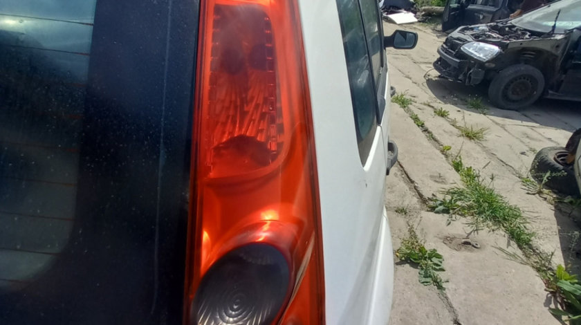 Stop Lampa Tripla Dreapta Ford Fiesta Facelift 2001 - 2008 [C1379]