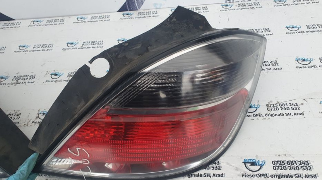 Stop lampa tripla dreapta fumuriu Opel Astra H Hatchback 2004 1012