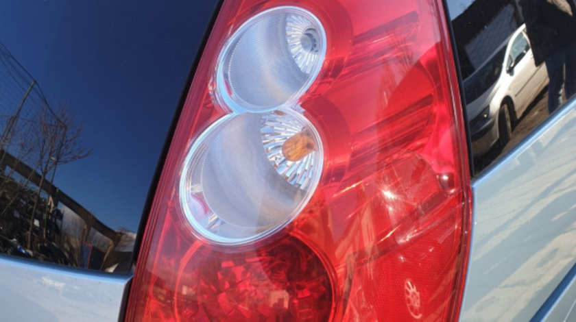 Stop Lampa Tripla Dreapta Mazda 5 2005 - 2010 [C3450]