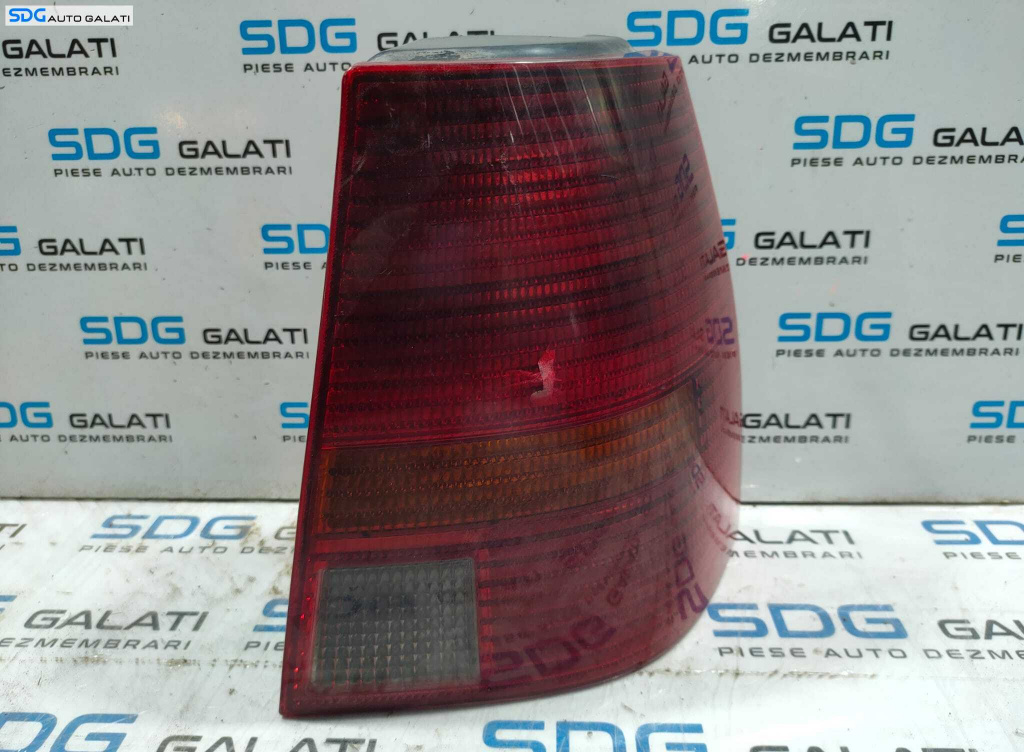 Stop Lampa Tripla Dreapta Volkswagen Golf 4 Break Combi 1998 - 2005 (Fisura Centrala) [L5016]