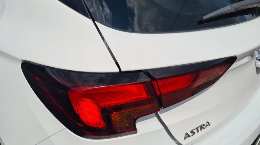Stop lampa tripla pe bec caroserie aripa haion Opel Astra K hatchback