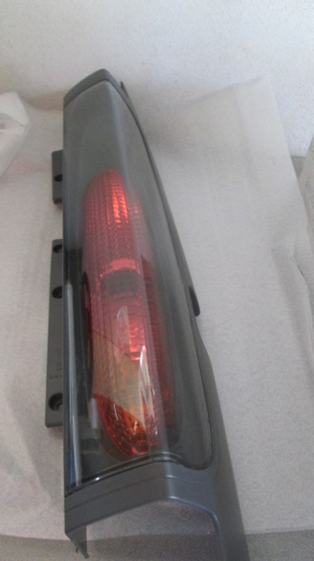 Stop lampa tripla spate dreapta Renault Trafic cod 8200336834