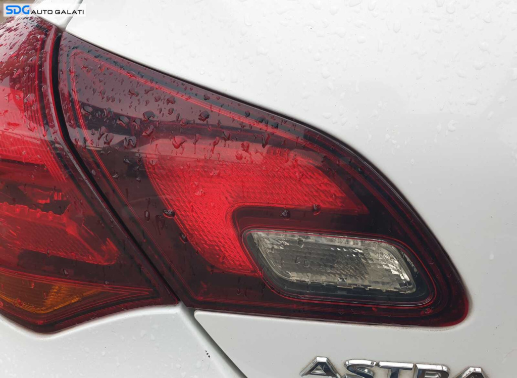 Stop Lampa Tripla Stanga de pe Haion Haion Portbagaj Opel Astra J Facelift Hatchback 2009 - 2016 [C7323]