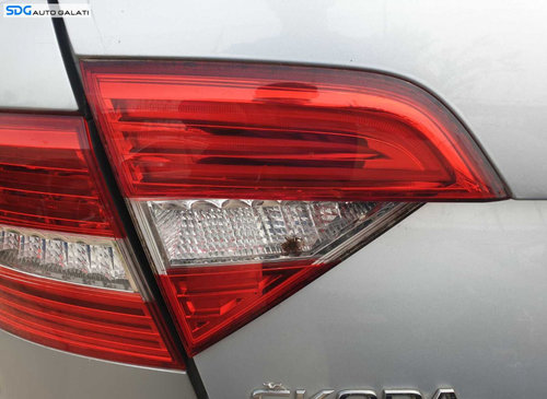 Stop Lampa Tripla Stanga de pe Haion Haion Portbagaj Skoda Superb 2 Hatchback Facelift 2013 - 2015 [...