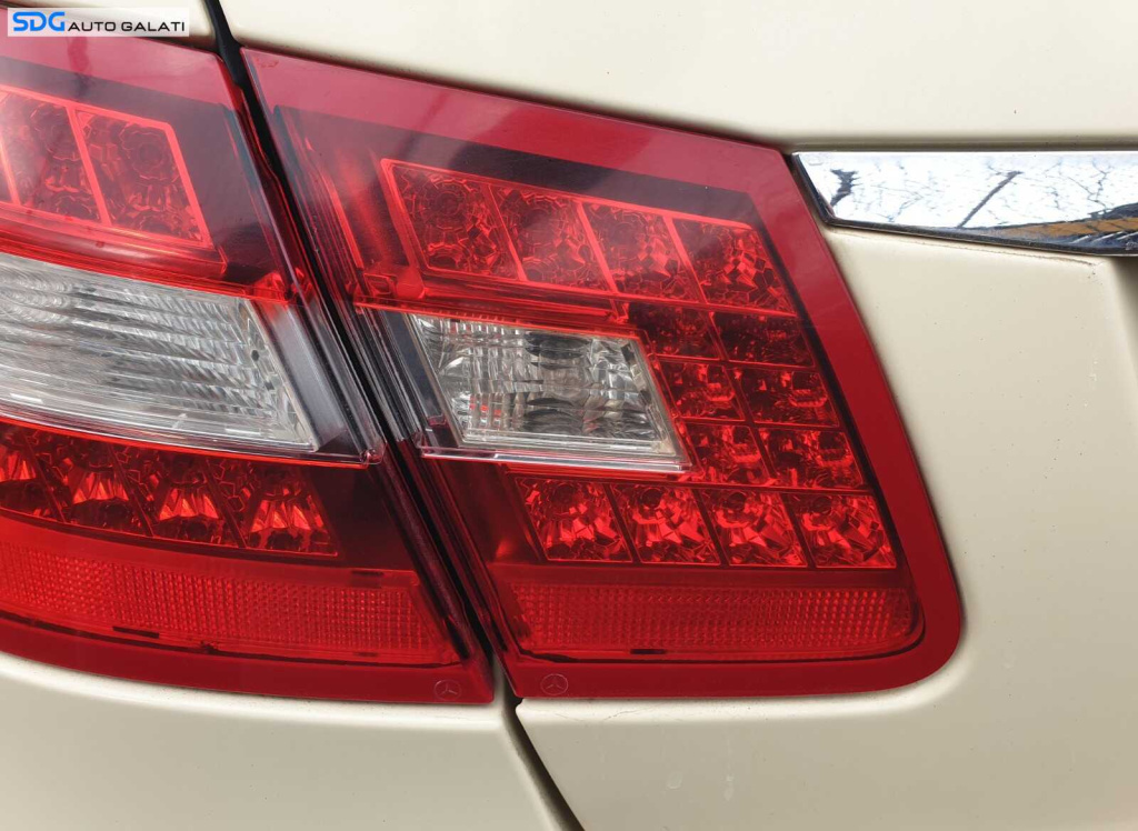 Stop Lampa Tripla Stanga de pe Haion Haion Portbagaj Mercedes Clasa E Class W212 2009 - 2012 [C3295]