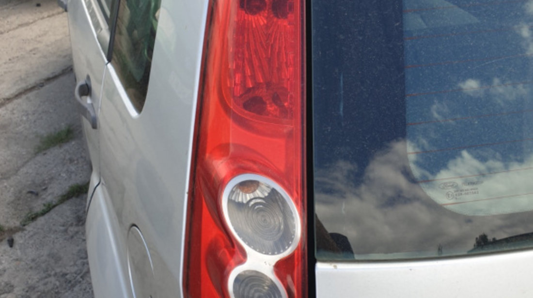 Stop Lampa Tripla Stanga Ford Fiesta Facelift Hatchback 4 Usi 2002 - 2008