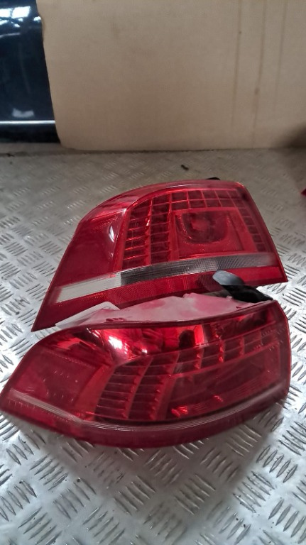 Stop led stanga aripa Vw Passat B7 2.0TDI cod 3AE945207B