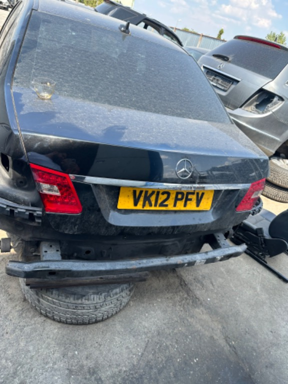 Stop stânga mic portbagaj Mercedes e class w212