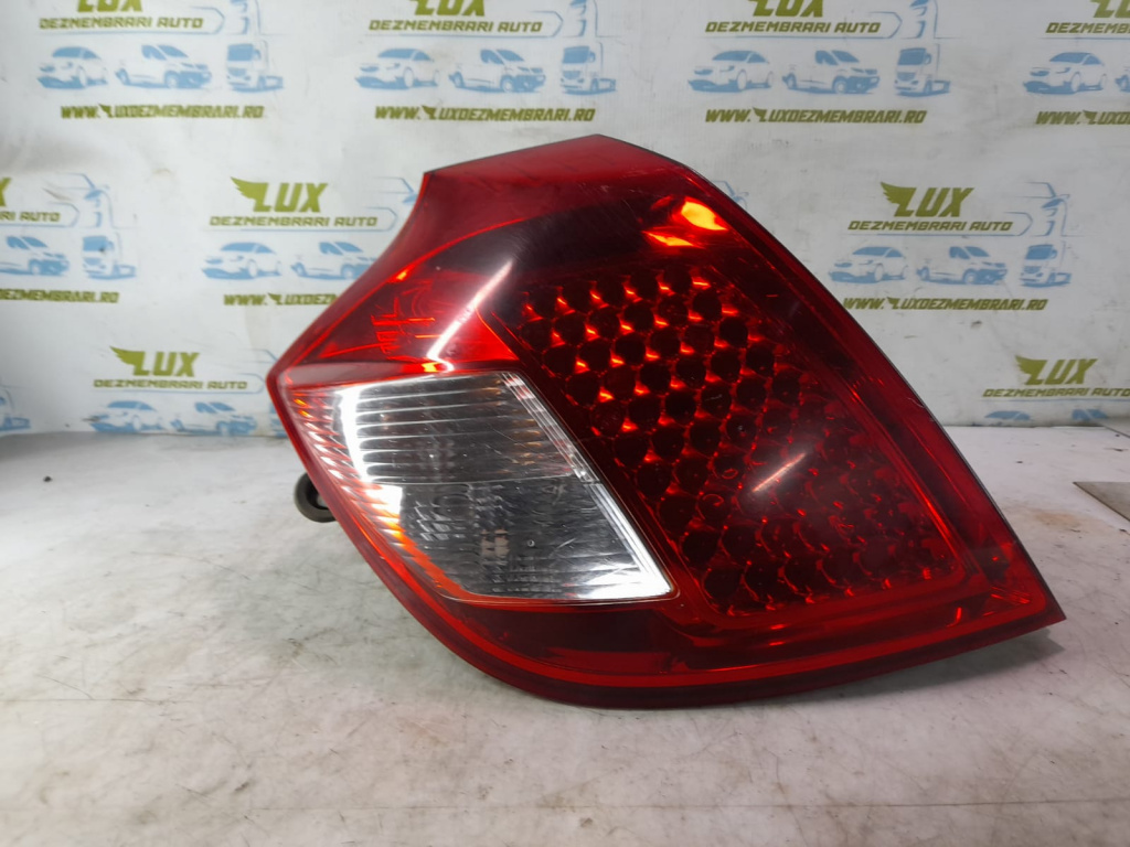 Stop stanga 92401-1h0 Kia Ceed [facelift] [2010 - 2012] 1.6 benzina G4FC
