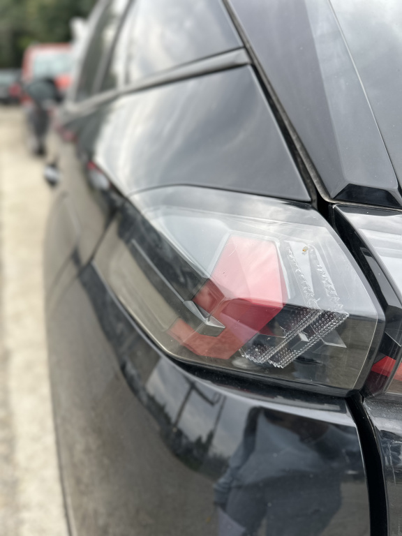 Stop stanga aripa Peugeot 2008 1.2 Benzina 2024, -