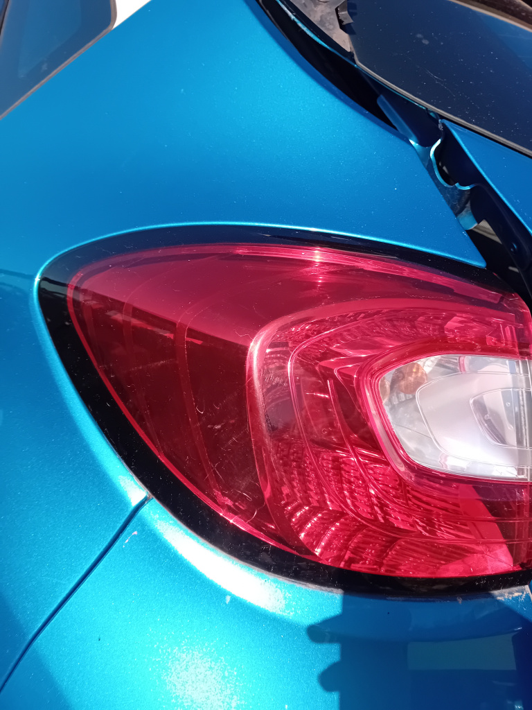 Stop stanga aripa Renault Captur 2015
