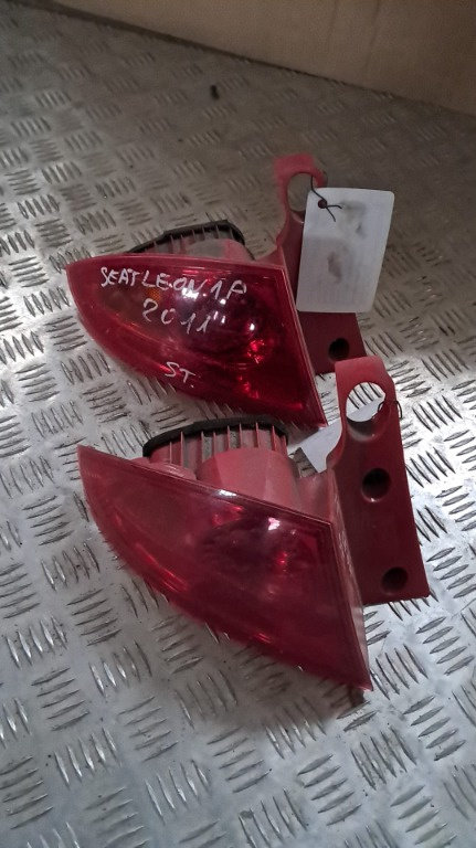 Stop stanga aripa Seat Leon 1P 1.2 TSI an 2010 2011 2012 cod 1P0945095