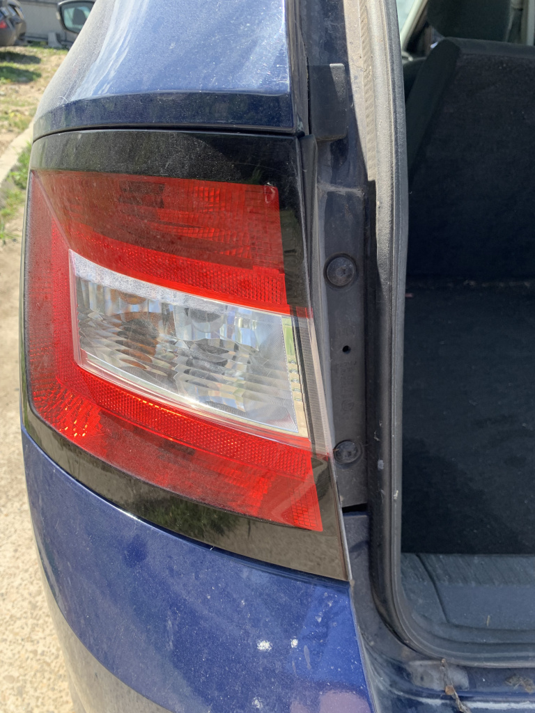 Stop stanga aripa Skoda Fabia 3 Break 1.4 Motorina 2016, 6V9945095