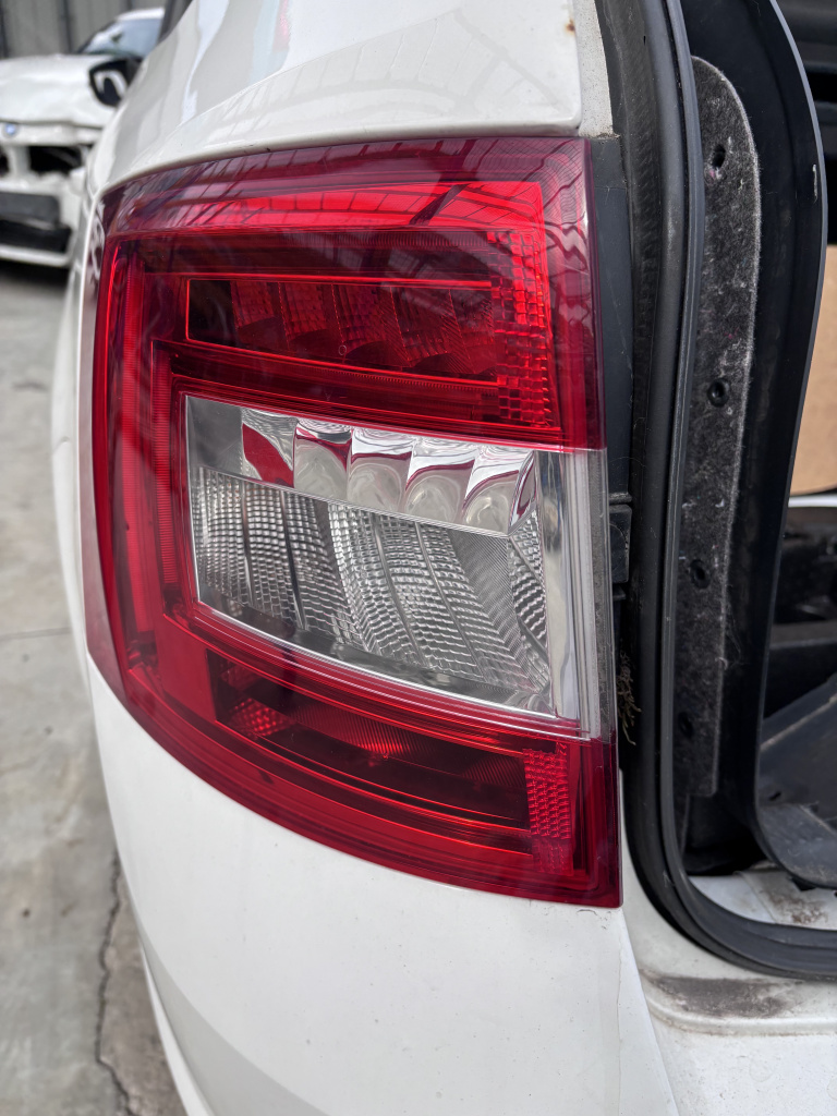 Stop stanga aripa Skoda Octavia 3 2.0 Motorina 2014, LED