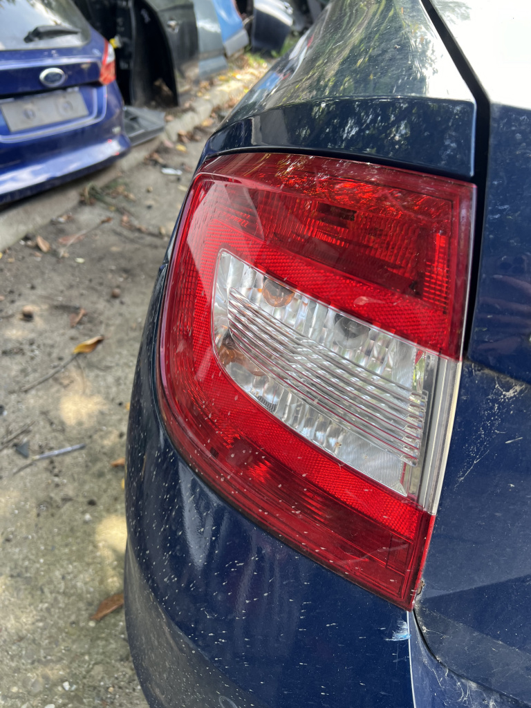 Stop stanga aripa Skoda Rapid Berlina 1.2 2014