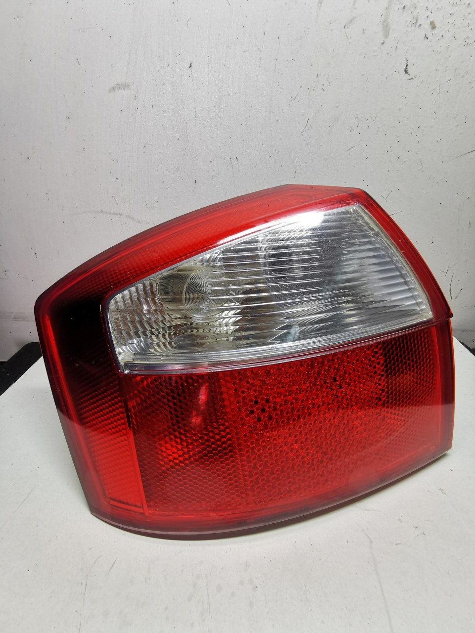 Stop stanga Audi A4 B6 berlina lampa spate tripla Sedan completa cu soclu