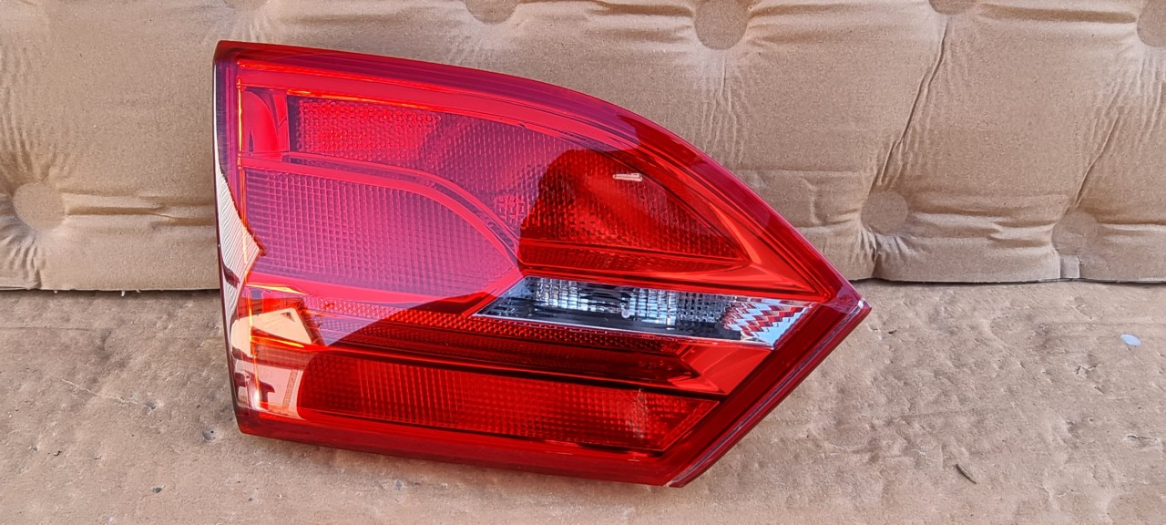 Stop stanga capota portbagaj Vw Jetta 5C 2011 2012 2013 2014