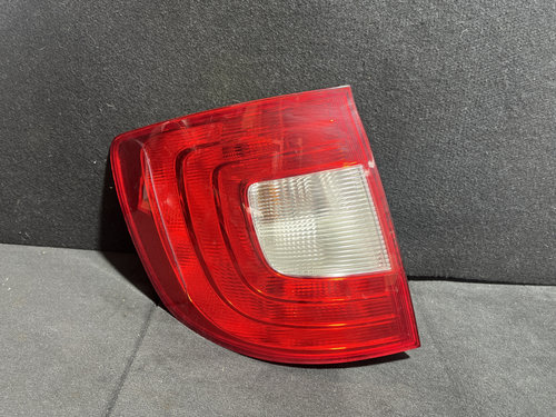 Stop stanga caroserie Skoda Superb combi 1.8TSI ,160cp, CDA sedan 2011 (3T9945095L)