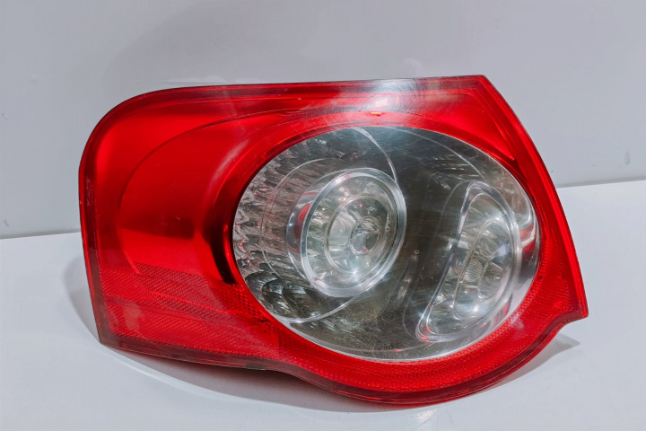 Stop stanga cu mic defect 3C9945095 Volkswagen VW Passat B6 [2005 - 2010]