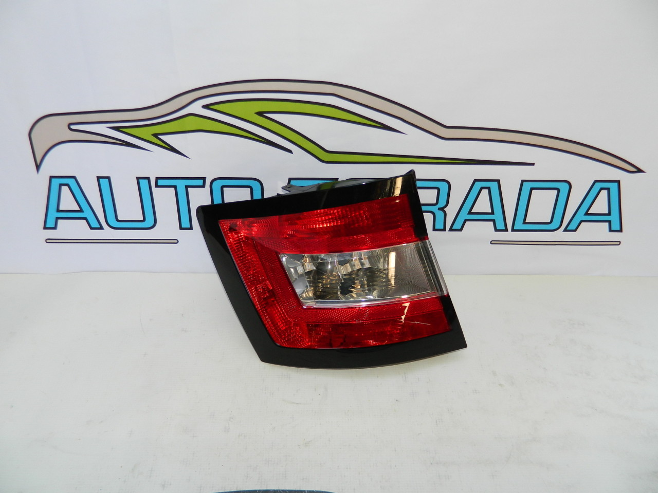 Stop stanga Fabia 3 Hatchback model 2014-2021 cod 6V6945095