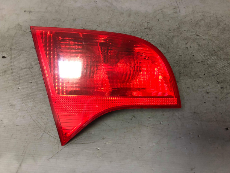 Stop stanga haion audi a4 b7 combi 8e9945093