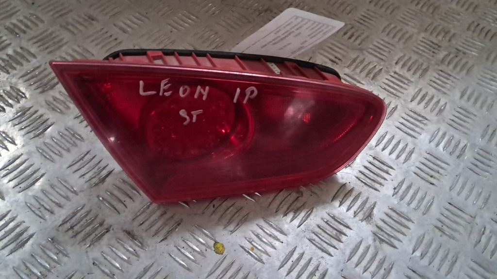 Stop stanga haion Seat Leon 1P 1.2 TSI an 2010 2011 2012 cod 1P0945093F