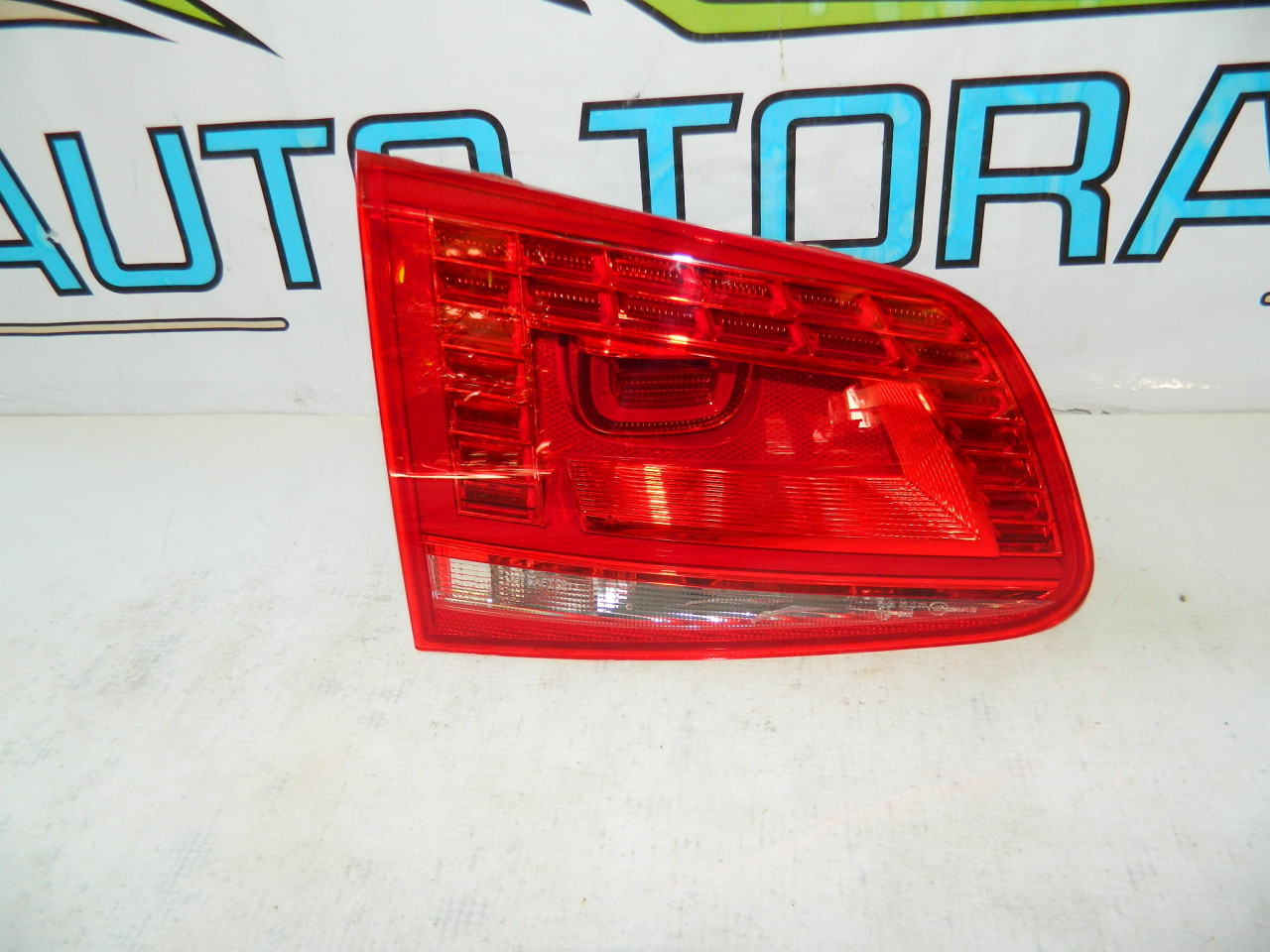 Stop stanga haion VW TOUAREG model 2014-2017 cod 7P6945307