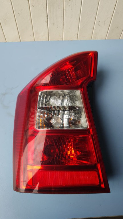 Stop stanga Kia Carens 2.0 CRDI D4EA 2009 Cod : 92401-1D0