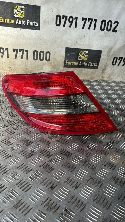 Stop stanga Mercedes C-class W204 an 2009 cod 2048202964