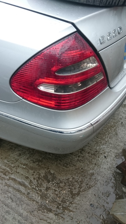 Stop stanga Mercedes E class w211 Elegance